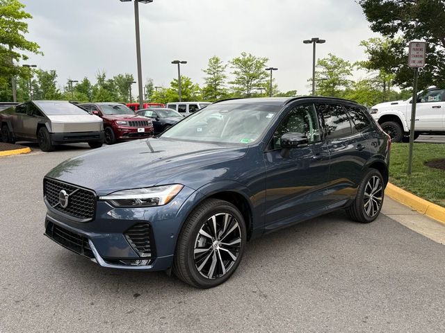 2024 Volvo XC60 Plus Dark Theme
