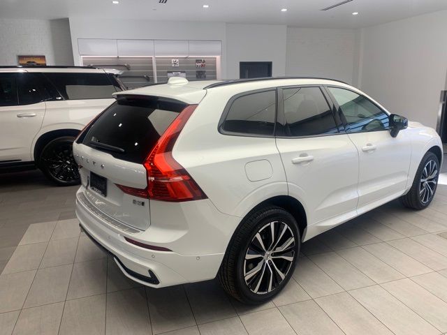 2024 Volvo XC60 Plus Dark Theme