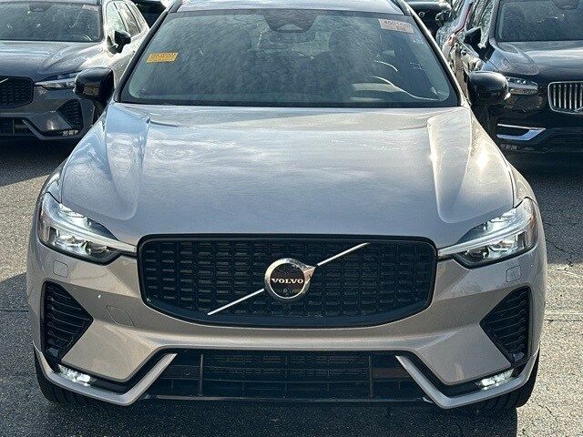 2024 Volvo XC60 Plus Dark Theme