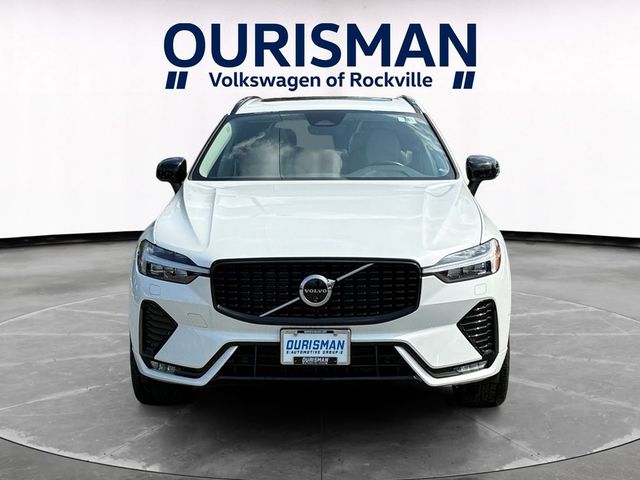2024 Volvo XC60 Plus Dark Theme