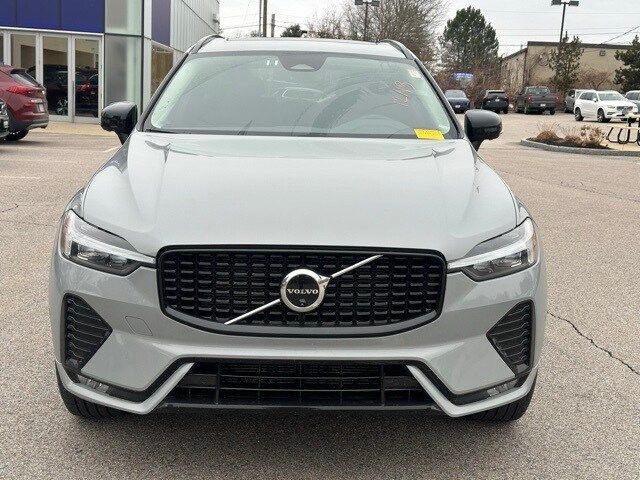 2024 Volvo XC60 Plus Dark Theme