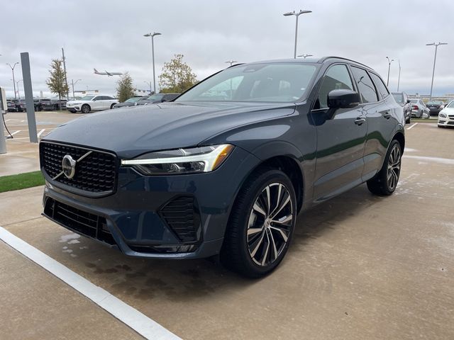 2024 Volvo XC60 Plus Dark Theme