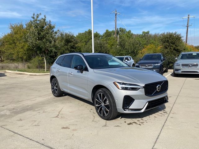 2024 Volvo XC60 Plus Dark Theme