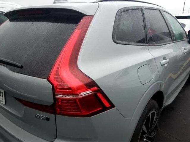 2024 Volvo XC60 Plus Dark Theme