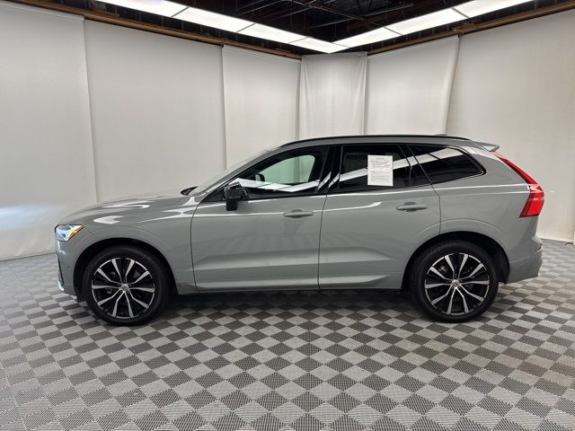 2024 Volvo XC60 Plus Dark Theme