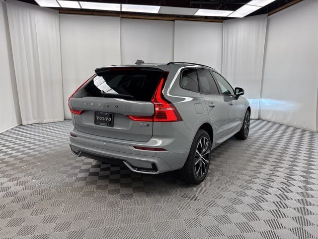 2024 Volvo XC60 Plus Dark Theme