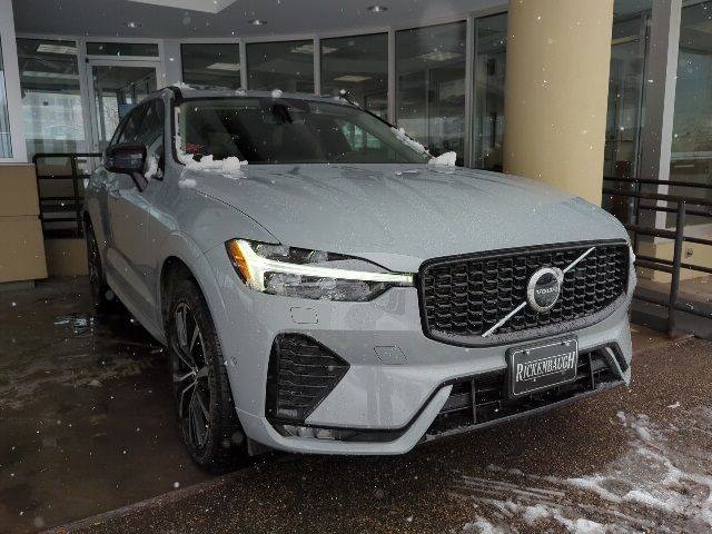 2024 Volvo XC60 Plus Dark Theme