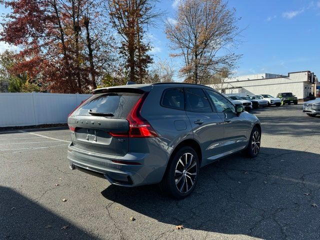 2024 Volvo XC60 Plus Dark Theme