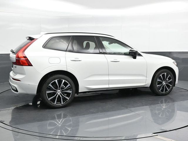 2024 Volvo XC60 Plus Dark Theme