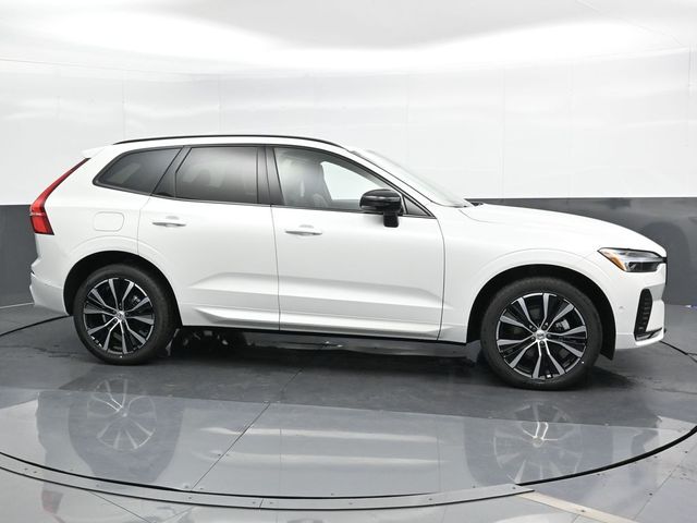 2024 Volvo XC60 Plus Dark Theme