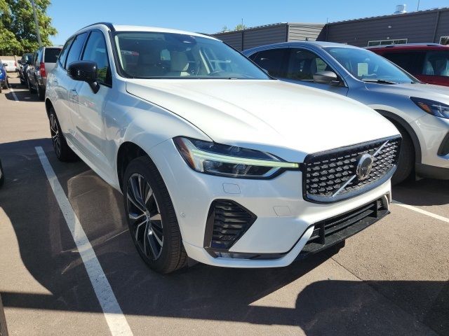 2024 Volvo XC60 Plus Dark Theme