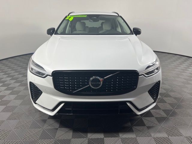 2024 Volvo XC60 Plus Dark Theme