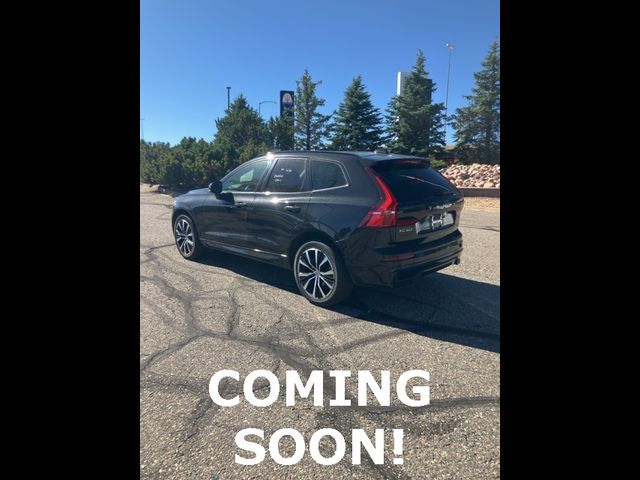 2024 Volvo XC60 Plus Dark Theme