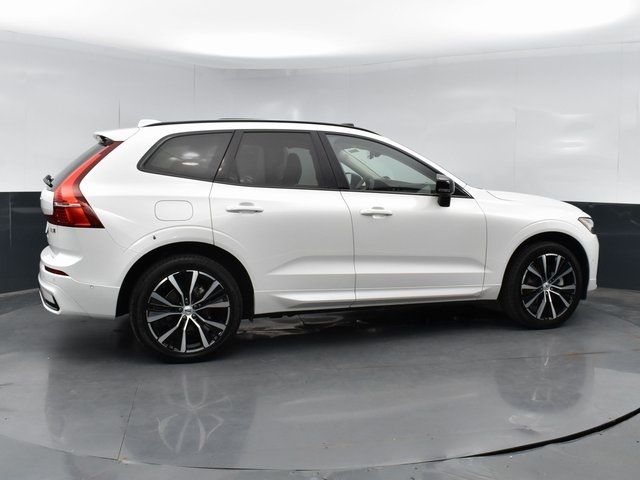 2024 Volvo XC60 Plus Dark Theme