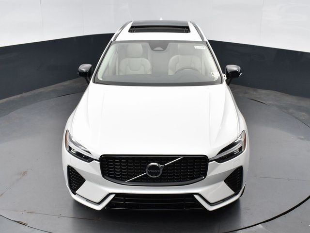 2024 Volvo XC60 Plus Dark Theme