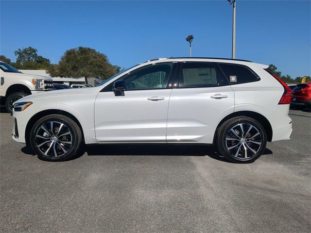 2024 Volvo XC60 Plus Dark Theme