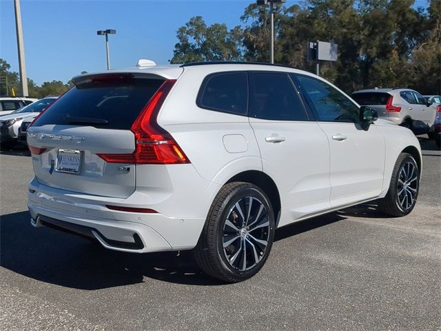 2024 Volvo XC60 Plus Dark Theme