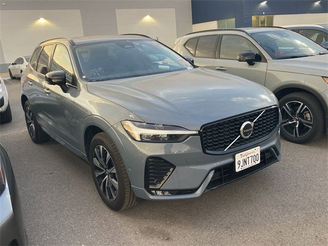 2024 Volvo XC60 Plus Dark Theme