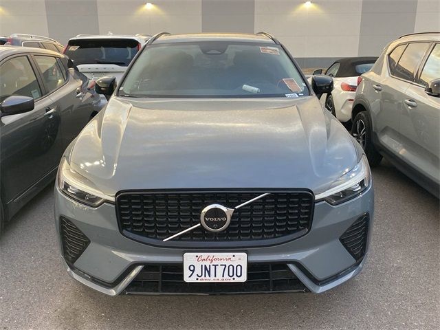 2024 Volvo XC60 Plus Dark Theme