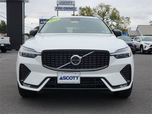 2024 Volvo XC60 Plus Dark Theme