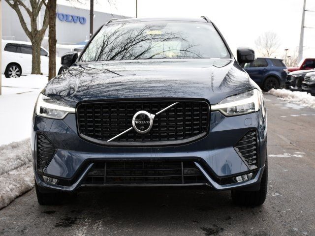 2024 Volvo XC60 Plus Dark Theme