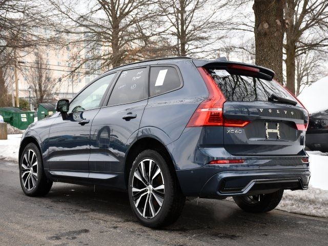 2024 Volvo XC60 Plus Dark Theme