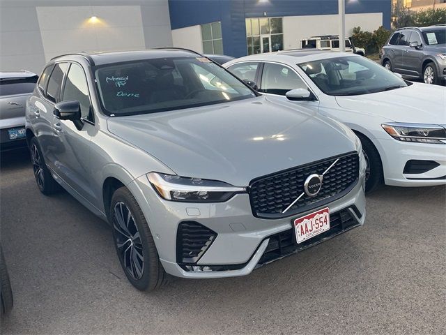 2024 Volvo XC60 Plus Dark Theme