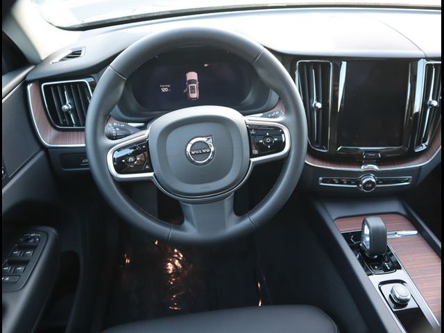 2024 Volvo XC60 Plus Dark Theme