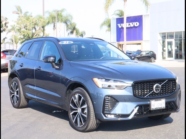 2024 Volvo XC60 Plus Dark Theme