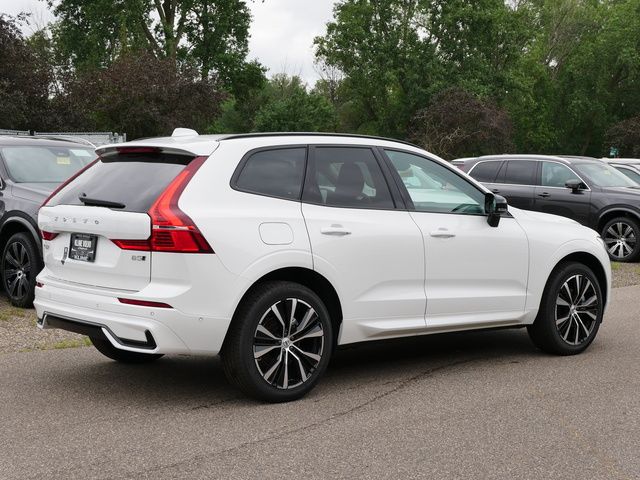 2024 Volvo XC60 Plus Dark Theme