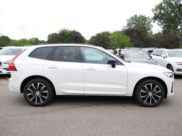 2024 Volvo XC60 Plus Dark Theme