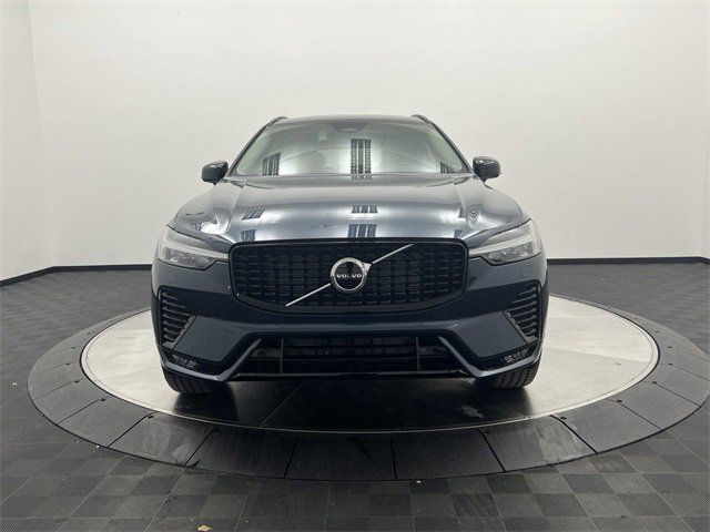 2024 Volvo XC60 Core Dark Theme