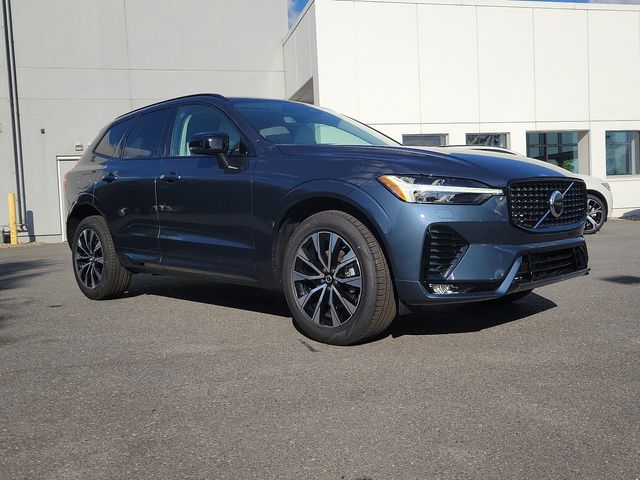 2024 Volvo XC60 Core Dark Theme