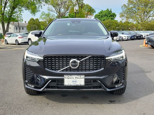 2024 Volvo XC60 Core Dark Theme