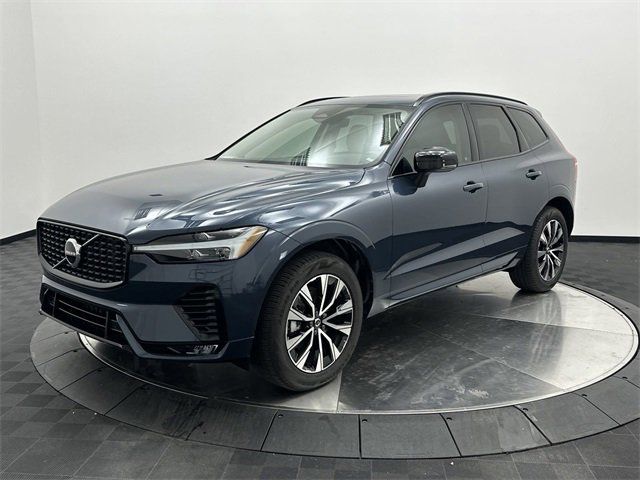 2024 Volvo XC60 Core Dark Theme