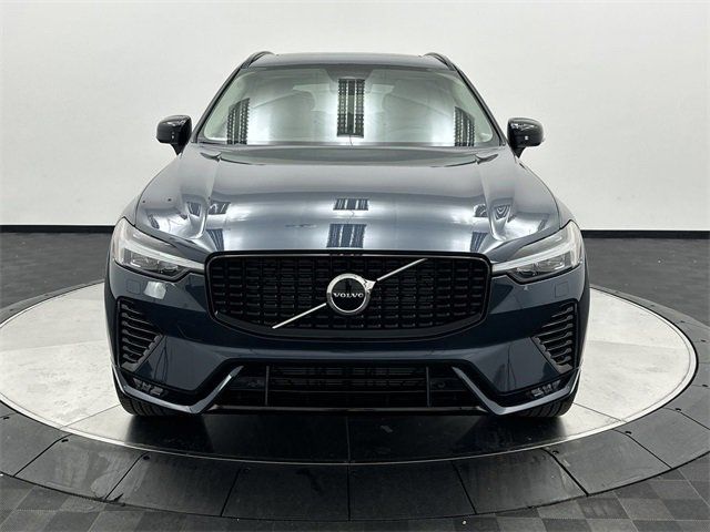 2024 Volvo XC60 Core Dark Theme