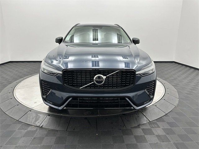 2024 Volvo XC60 Core Dark Theme