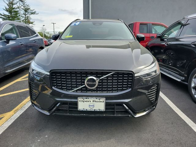 2024 Volvo XC60 Core Dark Theme