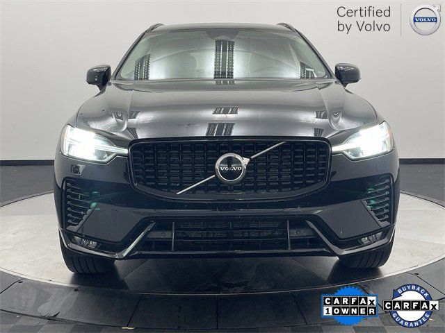 2024 Volvo XC60 Core Dark Theme