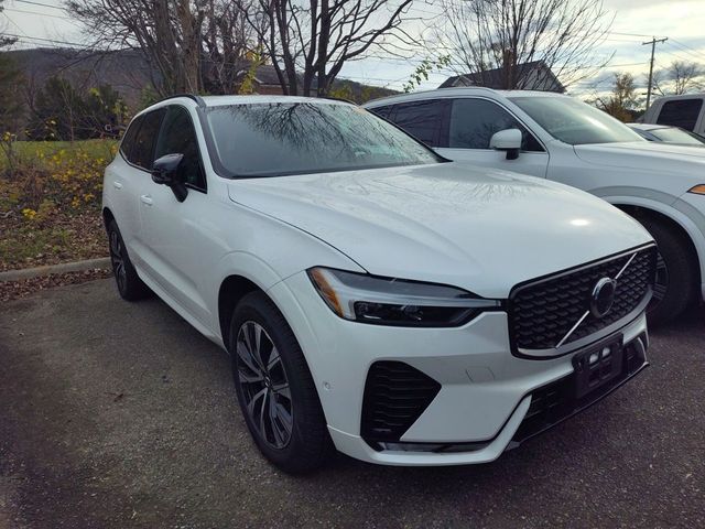 2024 Volvo XC60 Plus Dark Theme