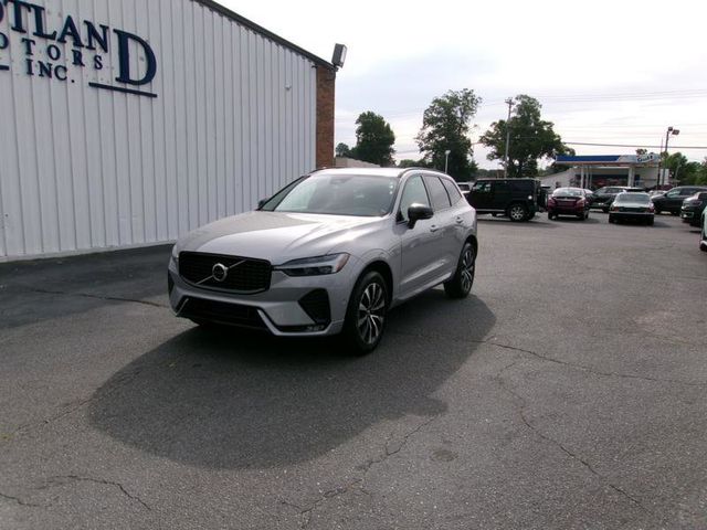 2024 Volvo XC60 Plus Dark Theme