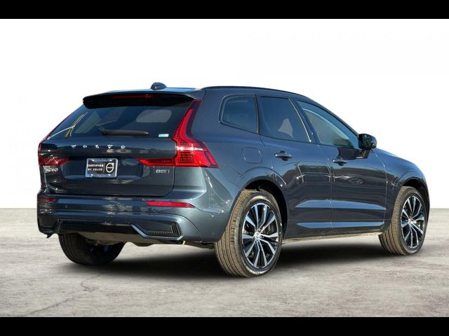 2024 Volvo XC60 Plus Dark Theme