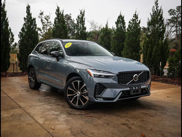 2024 Volvo XC60 Plus Dark Theme