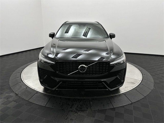 2024 Volvo XC60 Plus Dark Theme