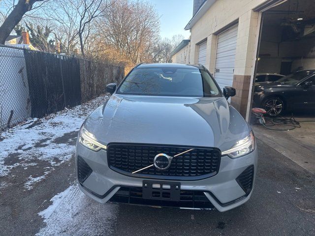 2024 Volvo XC60 Plus Dark Theme