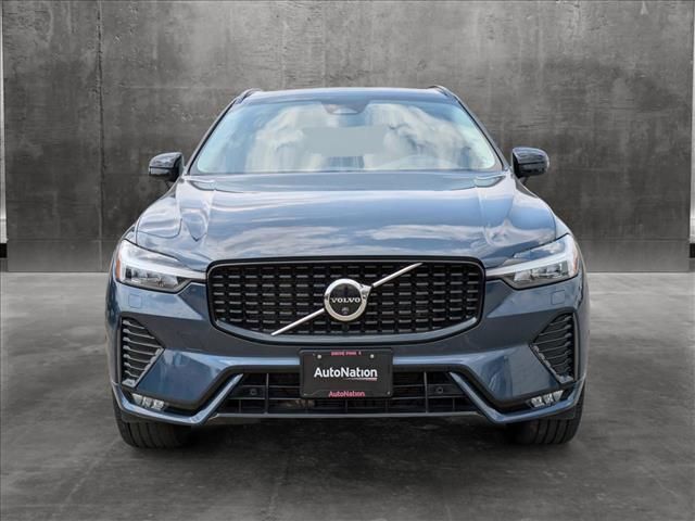 2024 Volvo XC60 Plus Dark Theme