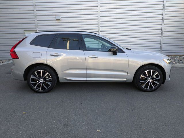 2024 Volvo XC60 Plus Dark Theme