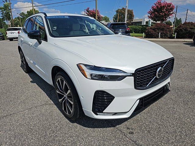 2024 Volvo XC60 Plus Dark Theme