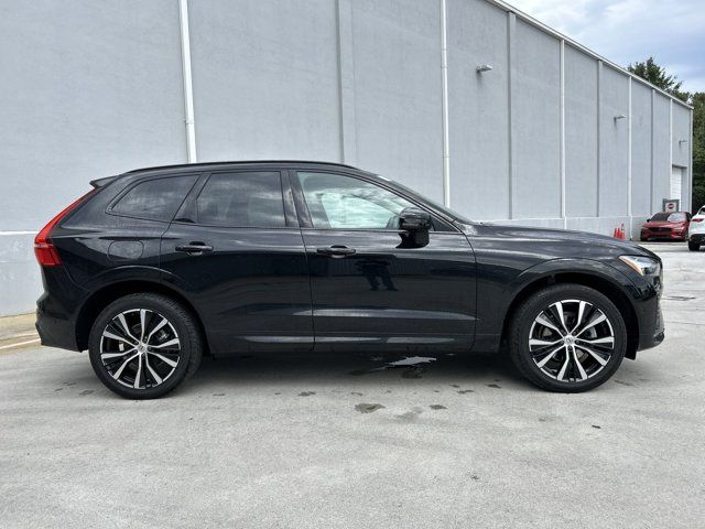 2024 Volvo XC60 Plus Dark Theme