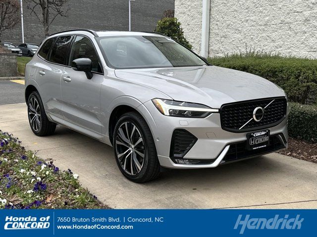 2024 Volvo XC60 Plus Dark Theme